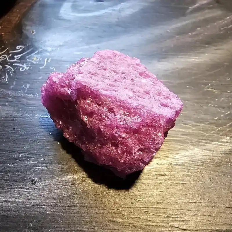 1 kpl Luonnollinen Karkea Punainen Korundi Kristalli Rubiini Näyte - Hajuton Kivi Reikiin, Joogaan ja Energiahoitoon - Sisustusesine Lahjaksi Aloittelijoille, 1vnt 2-3oz Osta Verkossa
